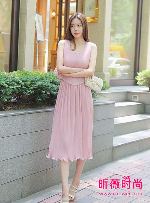 韩国女装连衣裙街拍夏日的性感曼妙风景