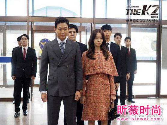 热播韩剧《thek2》 林允儿服装造型清新养眼