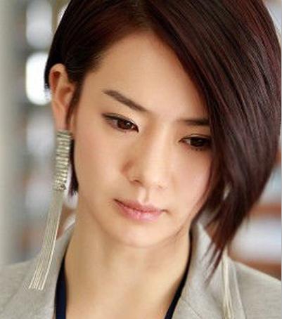 戚薇的短发叫什么:高冷女人味的戚薇短发发型盘点