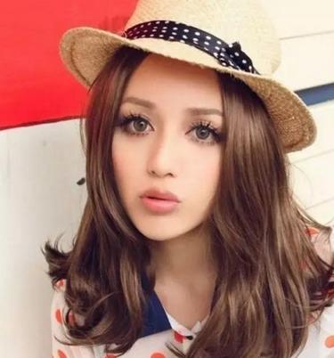 中分刘海梨花头:时下最hot的中分刘海洋溢成熟女人味