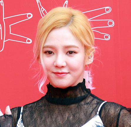 首尔时装周成韩国女团发型pk地 韩国最新潮流趋势抢先